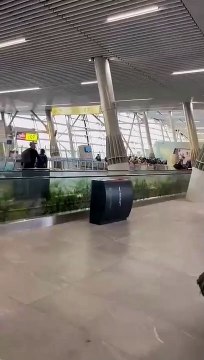 Hinchas de U. de Chile y Colo Colo protagonizaron brutal pelea en el Aeropuerto de Santiago