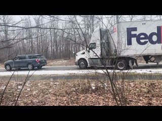 Delivery Truck Gets Stuck and SUV Pulls it Out