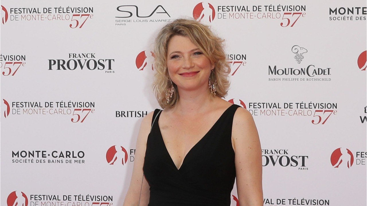 VOICI : "Je suis une maman plus cool que Candice" : Cécile Bois (Candice Renoir) se confie sur son rôle de mère