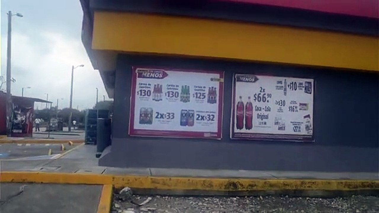 ASALTAN una tienda OXXO al poniente de COATZACOALCOS