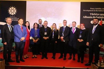 Arnavutluk'ta "Türkiye-Arnavutluk İlişkileri" konulu panel düzenlendi
