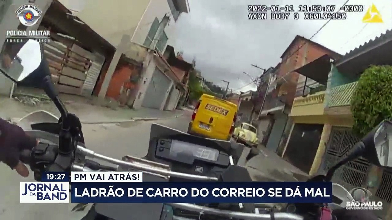 Uma perseguição a um bandido que tinha acabado de roubar um carro dos correios. Numa moto o PM vai atrás do criminoso e consegue fazer a prisão