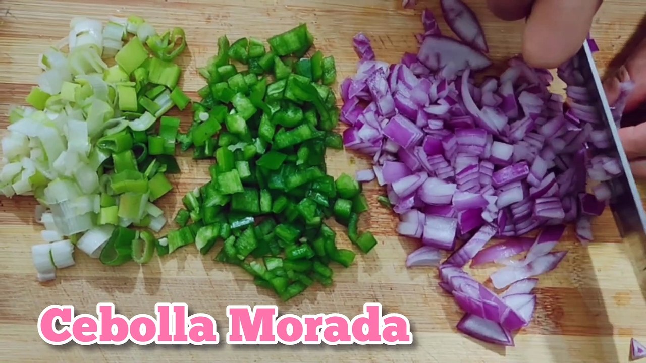 Pollo  en sala de Maní 