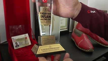 Ata mesleğiyle " Yaşayan İnsan Hazinesi" ödülünü aldı