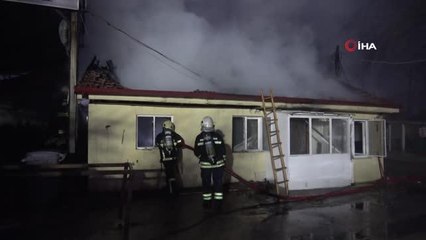 Son dakika haberleri | Ev yangını istasyondaki pompalara sıçramadan söndürüldü