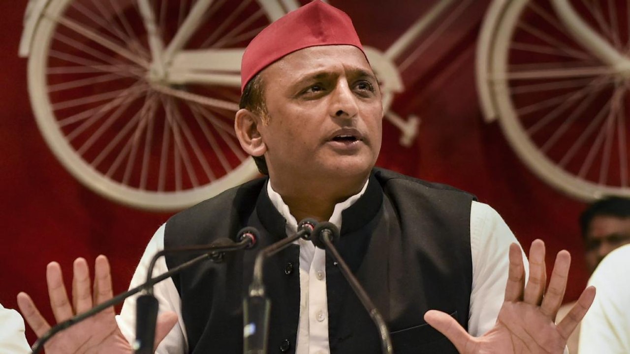 Akhilesh takes jibe at BJP over Yogi Gorakhpur...