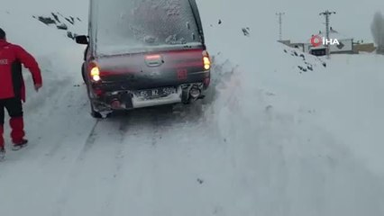 Van Büyükşehir Belediyesi, kapalı mahalle yollarını açıyor