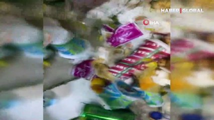 Kadıköy'de mide bulandıran görüntü! Tantunicide çöpe dökülen biberleri toplayıp tekrar müşteriye sundular