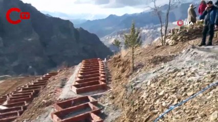 Baraj nedeniyle sular altında kalacak ilçede vatandaşlara mezarlarını taşımaları için anonslarla çağrıda bulunuluyor