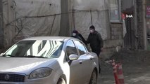 Elazığ'da ilginç olay: Zabıta dilenciyi yakaladı, vatandaş hala para vermeye çalıştı