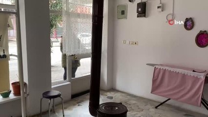 İlkokul mezunuydu, kızıyla birlikte ortaokulu bitirip kendi iş yerini açtı