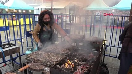 DÜZCE'DE, TRABZONSPOR TARAFTARLARINDAN HAMSİ FESTİVALİ