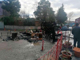 Otopark içinde yanan konteyner küle döndü