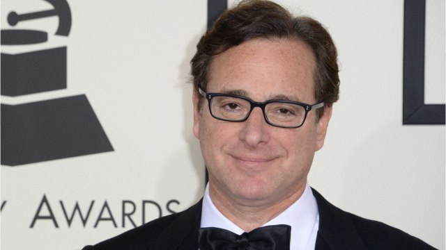 VOICI : Obsèques de Bob Saget : John Stamos, Lori Loughlin, Mary-Kate et Ashley Olsen... la famille de La Fête à la maison présente à la cérémonie