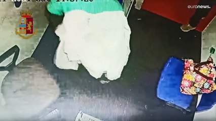 شاهد: توقيف ممرضة أصدرت شهادات مزورة لمناهضي التلقيح في إيطاليا