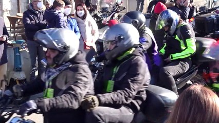 Desfile de banderas y exhibiciones en Pingüinos