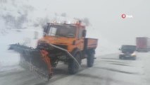Yüksekova-Şemdinli karayolunda araçlar tipiye yakalandı