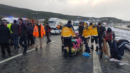BOLU'DA 12 ARACIN ÇARPIŞTIĞI ZİNCİRLEME KAZA; İSTANBUL YÖNÜ KAPANDI
