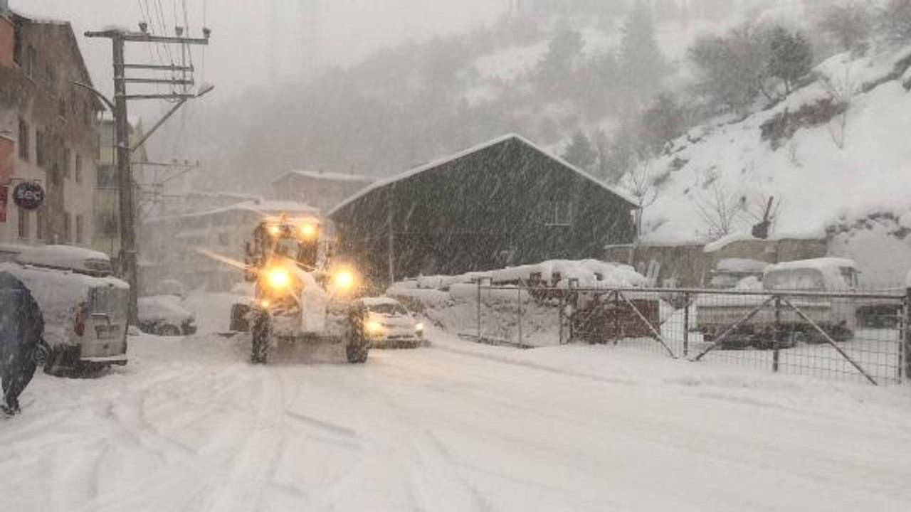 Artvin'e kar geri geldi