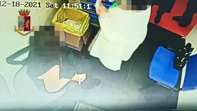 В Италии задержана медсестра, выливавшая вакцину от коронавируса