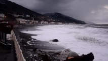 KASTAMONU - 6 metreye ulaşan dalgalar Kastamonu sahilinde hasar oluşturdu