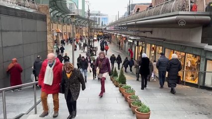 AMSTERDAM - Hollanda'da Kovid-19 kısıtlamaları kademeli olarak kaldırılıyor