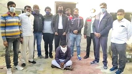 कनिष्ठ सहायक के लिए तीन हजार रिश्वत लेने पर सरंपच का चालक गिरफ्तार