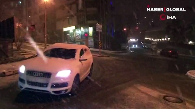 İstanbul'un 5 ilçesinde kar yağışı etkisini göstermeye başladı