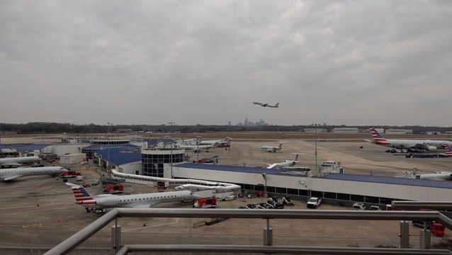 Winter storm cancels hundreds of flights