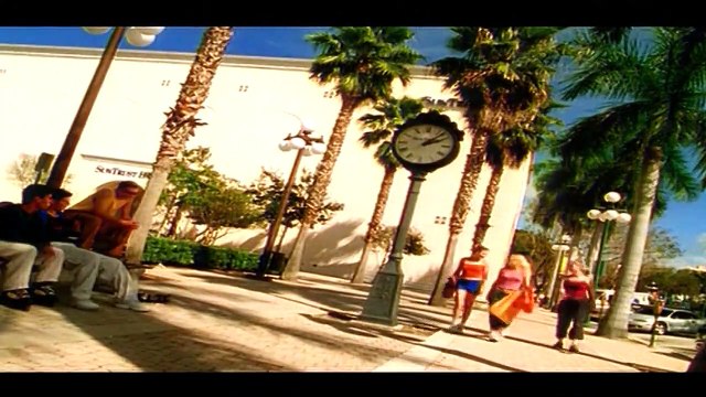 Lorie — Près de moi — (Le Clip) | (Lorie : Près de Vous)