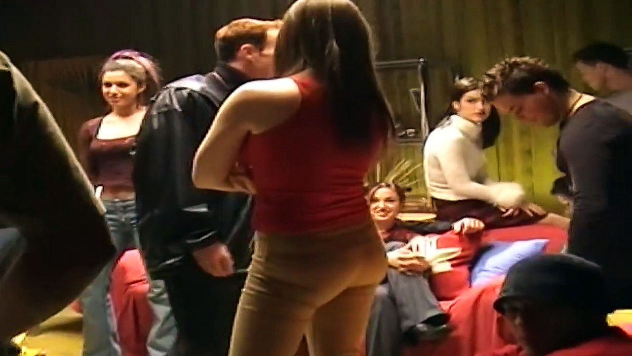 Lorie — Toute seule —  (Making Of) | (Lorie : Près de Vous)