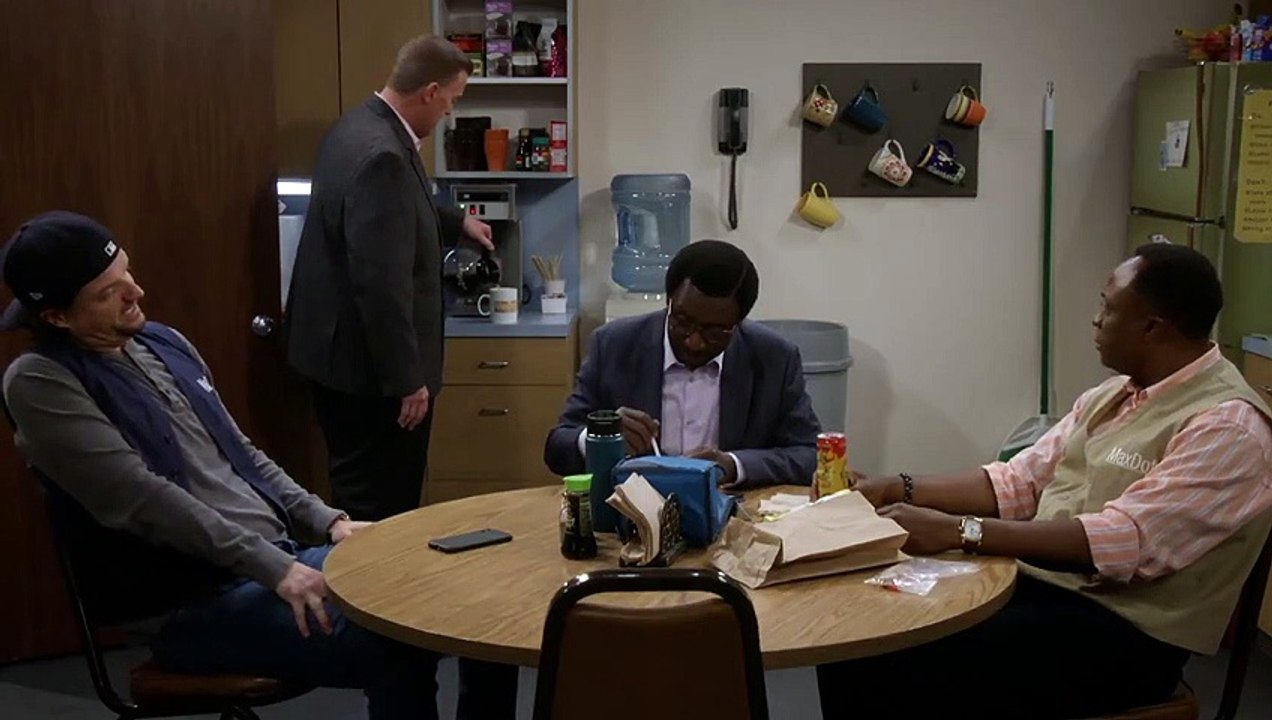 Bob Hearts Abishola S03E11