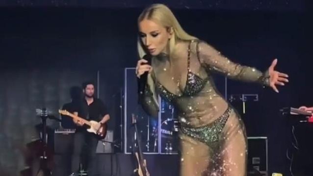 Sahneye tül elbiseyle çıkan Gülşen göz kamaştırdı