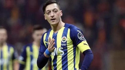 Mesut Özil yine bildiğimiz gibi! Oyundan çıkarken İsmail Kartal'a tepki gösterdi