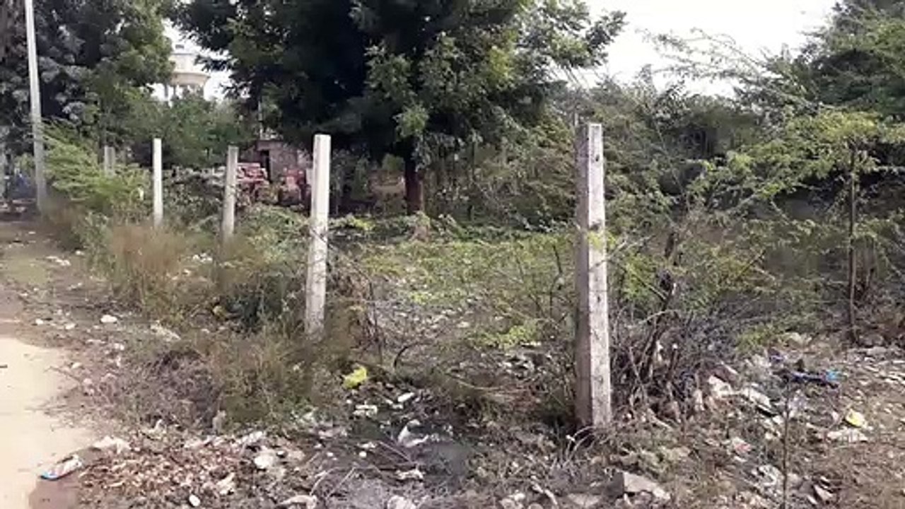रेलवे की सरकारी भूमि पर अतिक्रमियों का कब्जा