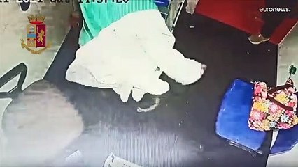 Sahte aşıcı hemşire böyle yakalandı! Skandal görüntü!