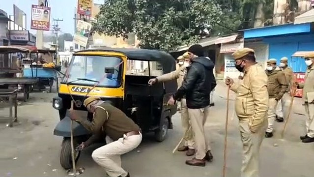 पहले लॉकडाउन पर बाजार में पसरा सन्नाटा, पुलिस ने बाहर निकलने वाले लोगों के वाहनों की निकाली हवा