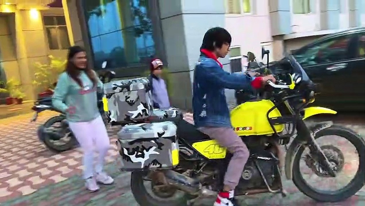 @SAURAVJOSHI RIDING BIKE.......