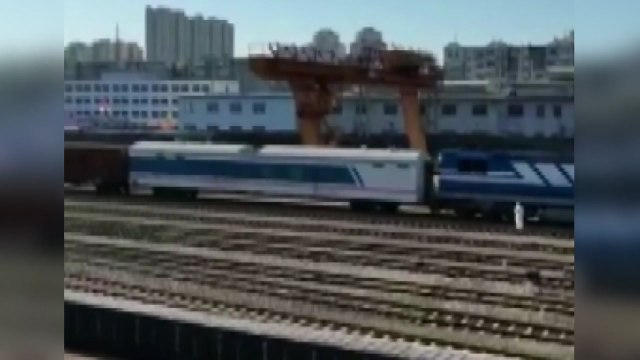 北 화물 열차 단둥 도착...中 화물 싣고 내일 북한行 예정 / YTN