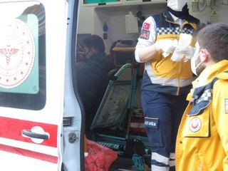 REFÜJÜ AŞAN OTOMOBİL, TAKSİ İLE KAFA KAFAYA ÇARPIŞTI 1 YARALI
