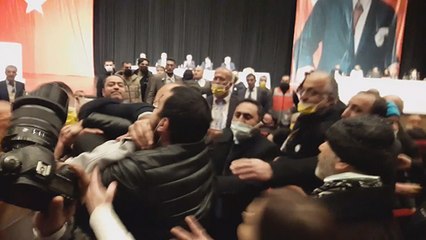İstanbul’da taksicilerin kongresi gergin başladı