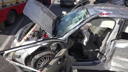 ANTALYA'DA 'MAKAS' ATAN OTOMOBİL CİPE ÇARPTI 1'İ AĞIR, 3 YARALI