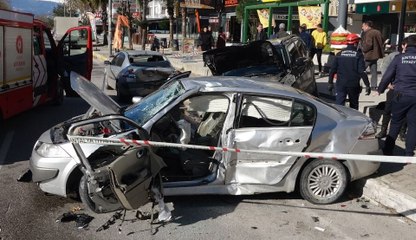 Makas atan otomobil cipe çarptı