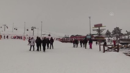 Erciyes'te pistler kayakseverlerle doldu