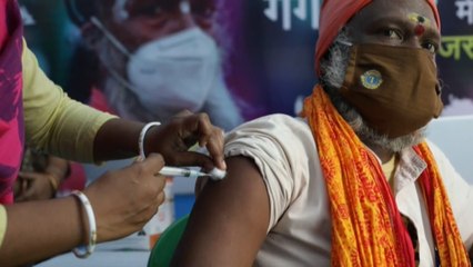La India celebra un año de su campaña de vacunación en plena ola de covid-19