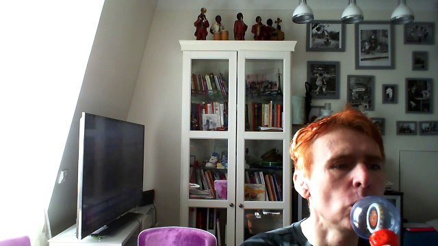 Wiwi égratigne train train