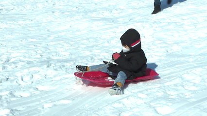 '눈썰매에 빙어잡이'...방역 지키며 겨울 나들이 / YTN