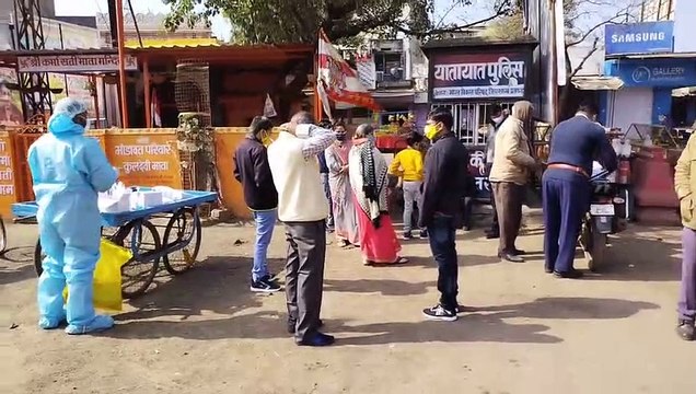 वीकेंड कफ्र्यू के तहत यातायात पुलिस की कार्रवाई, बेवजह घूमने पर 48 लोगों के चालान