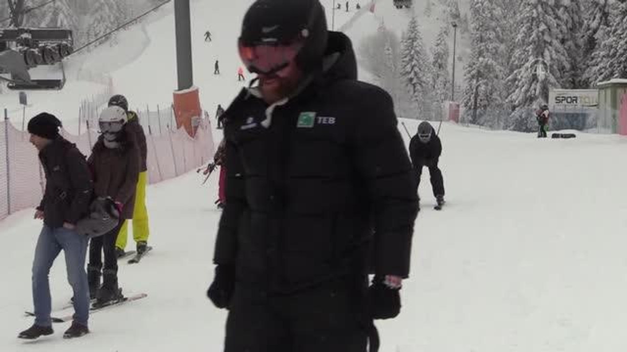 KASTAMONU - Ilgaz'da pistler kayakseverlerle doldu