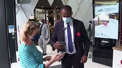 Во Франции вступают в силу "вакцинные пропуска" и новые запреты для непривитых от коронавируса
